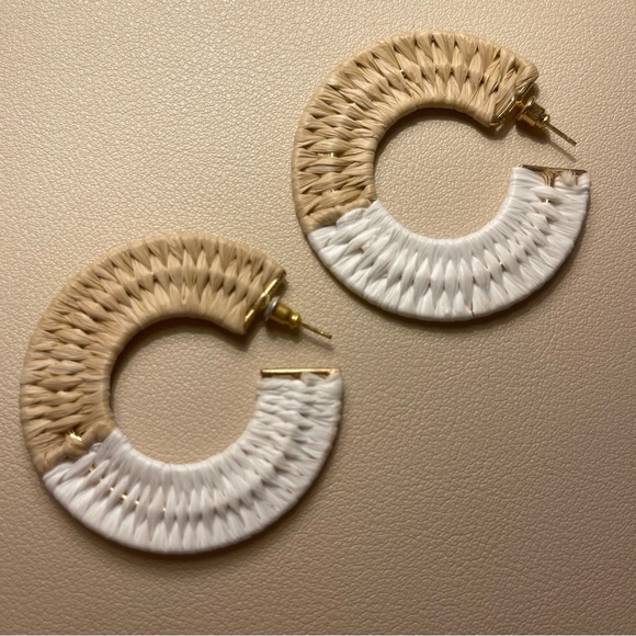 NWOT Baublebar Tan and White Woven Rattan Hoop Earrings - Picture 5 of 7